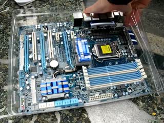Gigabyte P55-UD6 P55 LGA1156 Core i5 Motherboard Unboxing Linus Tech Tips