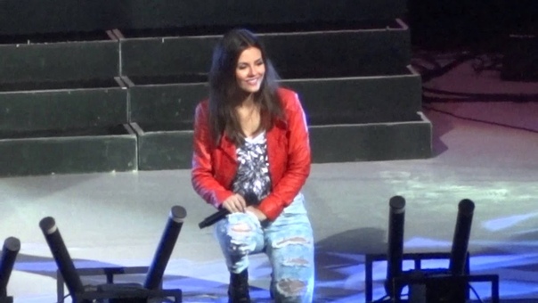 Victoria Justice Make it Shine and Heres 2 Us ( Live in Del Mar 6 22