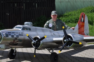 19 ft. B-17 Flying Fortress - Aluminum Overcast