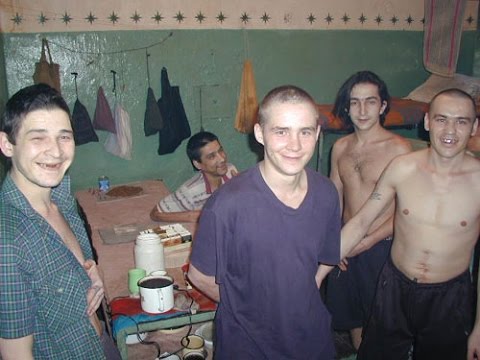 Кого опускают в