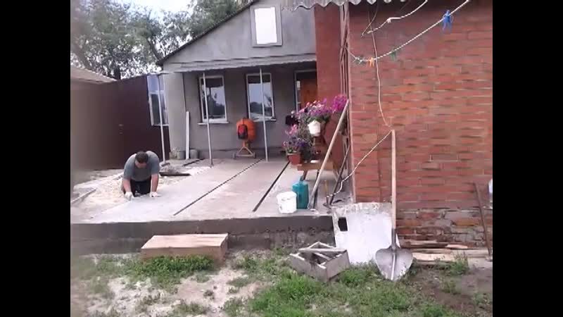 достраиваем дом, красавица петуния радует