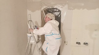Как выровнять стену под натяжной потолок