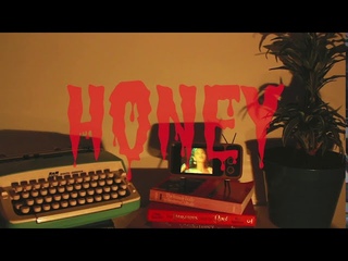 LUNA AURA - “HONEY“ (OFFICIAL LYRIC VIDEO)