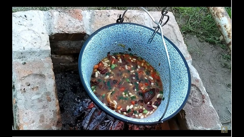 Hagymás bab ahogy én készítem bográcsban ( persze tűzhelyen is elkészíthető ), fűszeres, laktató :