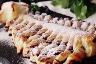 Christmas Tree Nutella Pie