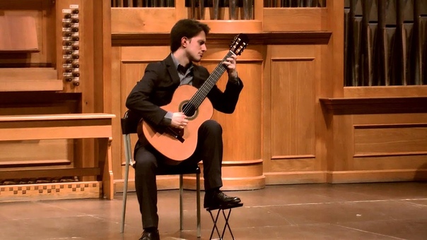 Davide Giovanni Tomasi plays Drei Tentos by Hans Werner