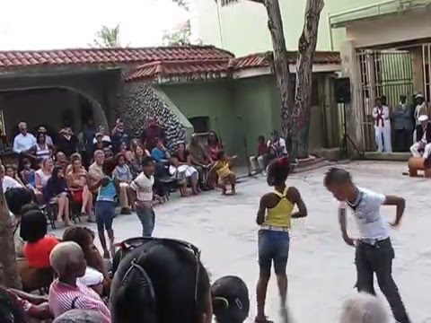 AMAZING Cuban kids performing Cuban salsa in