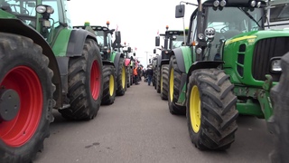 Traktor demonstration - 'Regeringen m g af'