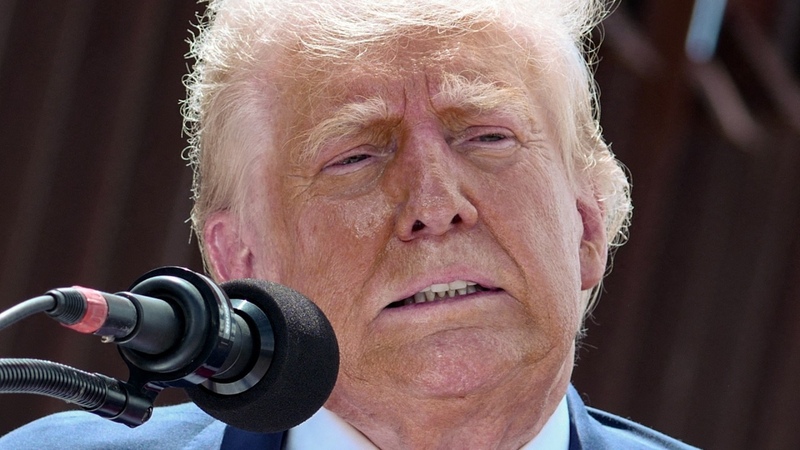 Trumps Viral Makeup Fail Gets Brutally Called Out By