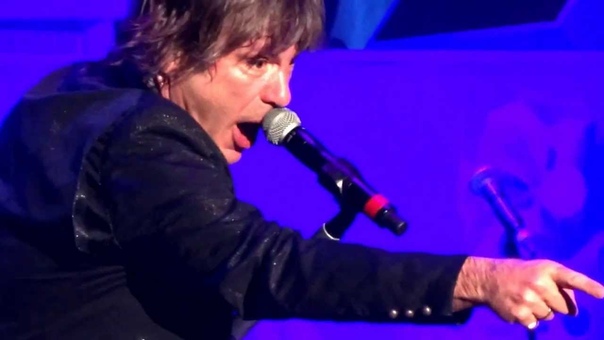 IRON MAIDEN Bruce Dickinson Stops Show Hey Fat Boy Mandalay Bay Las