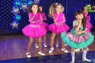 Daniela Derenov - Cine-i oare (Do-Re-Mi-Show)