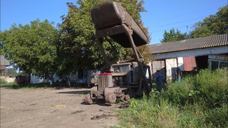 Грузим навоз на тракторе т-74 который бросает через себя.запуск легенды