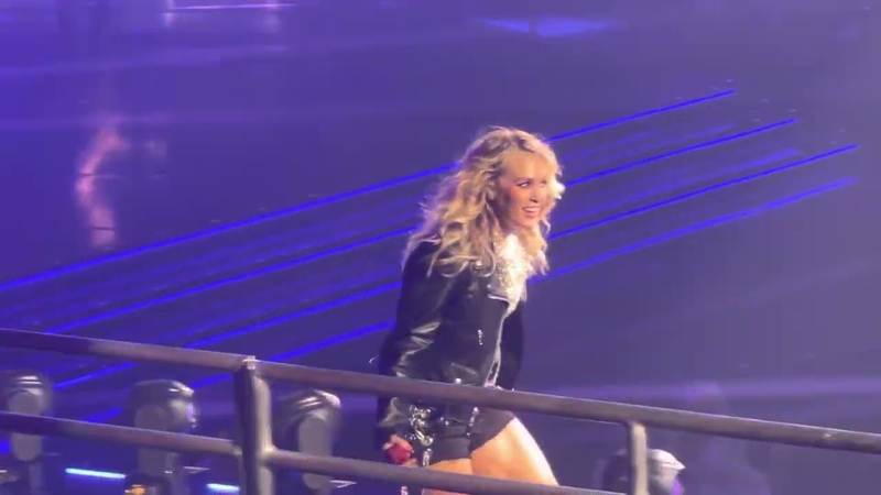 Carrie Underwood Welcome To The Jungle ( Gunsn Roses Cover) ( Lexington, KY, Denim Rhinestones