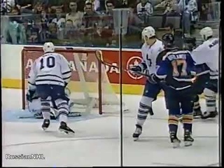 Sergei Varlamov scores vs Leafs for Blues (13 oct 2001)