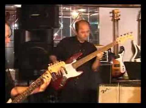 Nokie Edwards plays Wipe Out with Pollo del