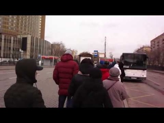 Короткий день - пятница и очередь на 317 автобус у метро “ВДНХ“