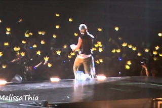 [FANCAM/120929]  Crayon & One of a kind (Short segment) - G Dragon @ Alive Tour Singapore