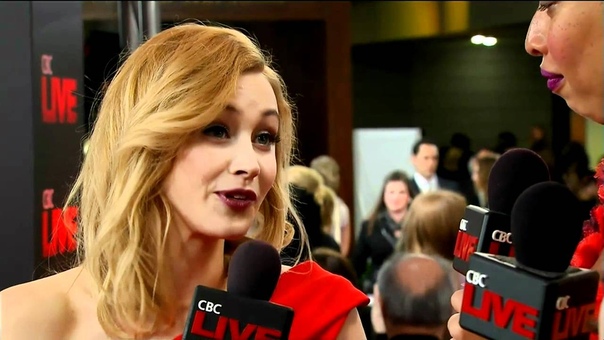 Сара на красной дорожке Genie Awards Gala, 8