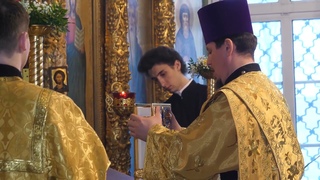 Патриарший протодиакон Константин Барган читает Евангелие в день памяти св. пророка Божия Илии.