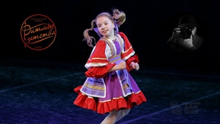 “Восемь девок один я“, ансамбль “Ритмы детства“. “Eight Girls, One Me“, “Childhood Rhythms“ Ensemble
