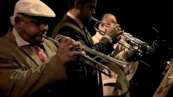 Orquesta Buena Vista Social Club featuring Omara Portuondo Eliades Ochoa