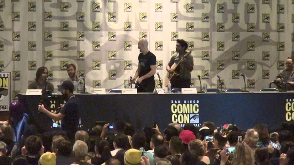 SDCC 2015 Beast Boy ( Greg Cipes) sings song to
