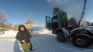 Ремонт самосвала Мерседес Актрос после падения. КАМАЗ везет песок