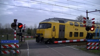Spoorwegovergang Berkel-Enschot // Dutch railroad crossing