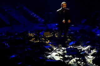 Η νύχτα δυο κομμάτια - Αντ&#