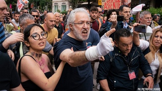 Società civile e studenti contro passerelle di Stato. Sfondato cordone della polizia