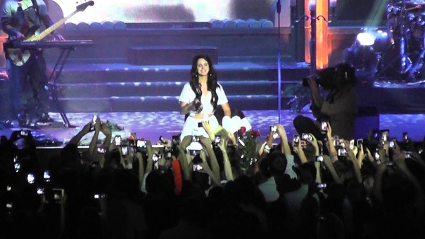 Lana Del Rey Blue Jeans Paradise Tour St.