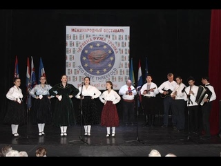 Фолклорный рокаш общества ,,Руснак _ Червена ружа трояка (Горватия)