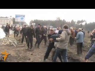 народ защищает лес от вырубки