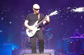 Joe Satriani - Shockwave Supernova Live in Seoul