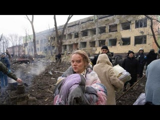 Дівчина з Маріуполя, фото якої побачив увесь світ, народила донечку