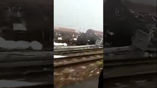 Торнадо в Италии опрокинул товарый поезд