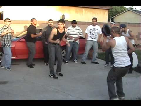 Cholos Bailando Cumbia