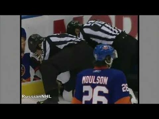 Alex Burmistrov fights John Tavares (11 dec 2010)