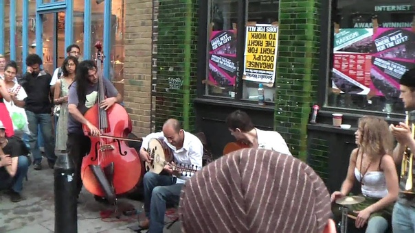 FERNANDOS KITCHEN Street performance, Bricklane,