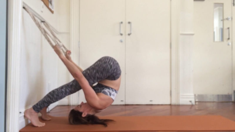 SUZI CARSON yoga video series How to use a yoga rope