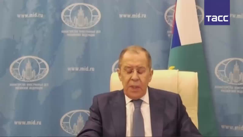 Сергей Лавров дает интервью российским и иностранным