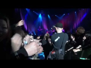 Avril Lavigne singing very close her fans in Japan - 04 Feb 12
