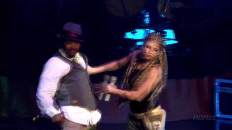 Black Eyed Peas Pump It ( Live at