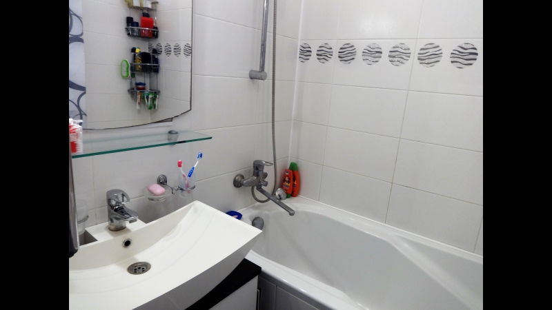 Продаётся 2 к кв. по ул. Есенина, на 9, 10 дома. Площадь: м2.