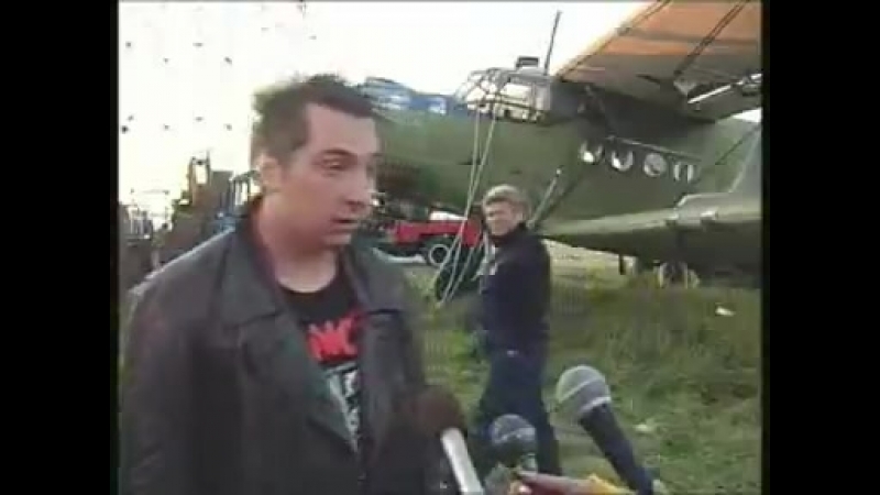 Солист группы Король и шут общается с