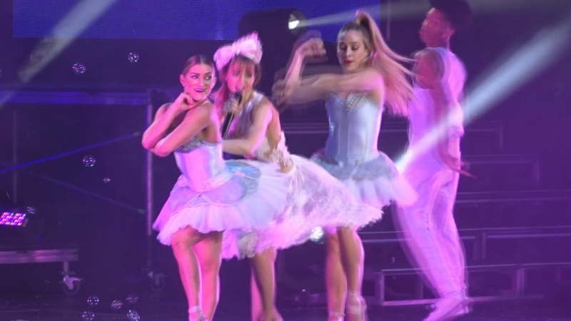 Lindsey Stirling Santa Baby 11, 27,