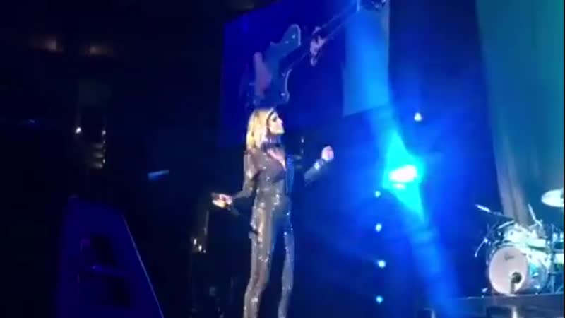 I Hate Love Songs 26, 01, 19, Staples Center,