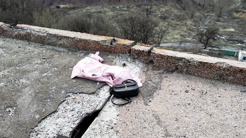 В Макеевке несовершеннолетняя прыгнула с крыши