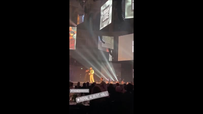 Janet Jackson и Tyler, the Creator вручают Рианне награду Urban