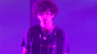 The 1975 - Matty's speech about homophobia (& funny moment with boots) - Loving Someone - Moscow